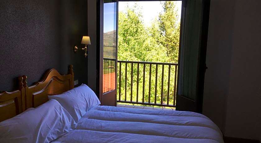 Hotel Cinco Castanos