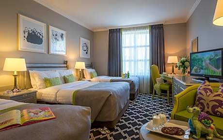 Family Room (2 Adults + 2 Children)