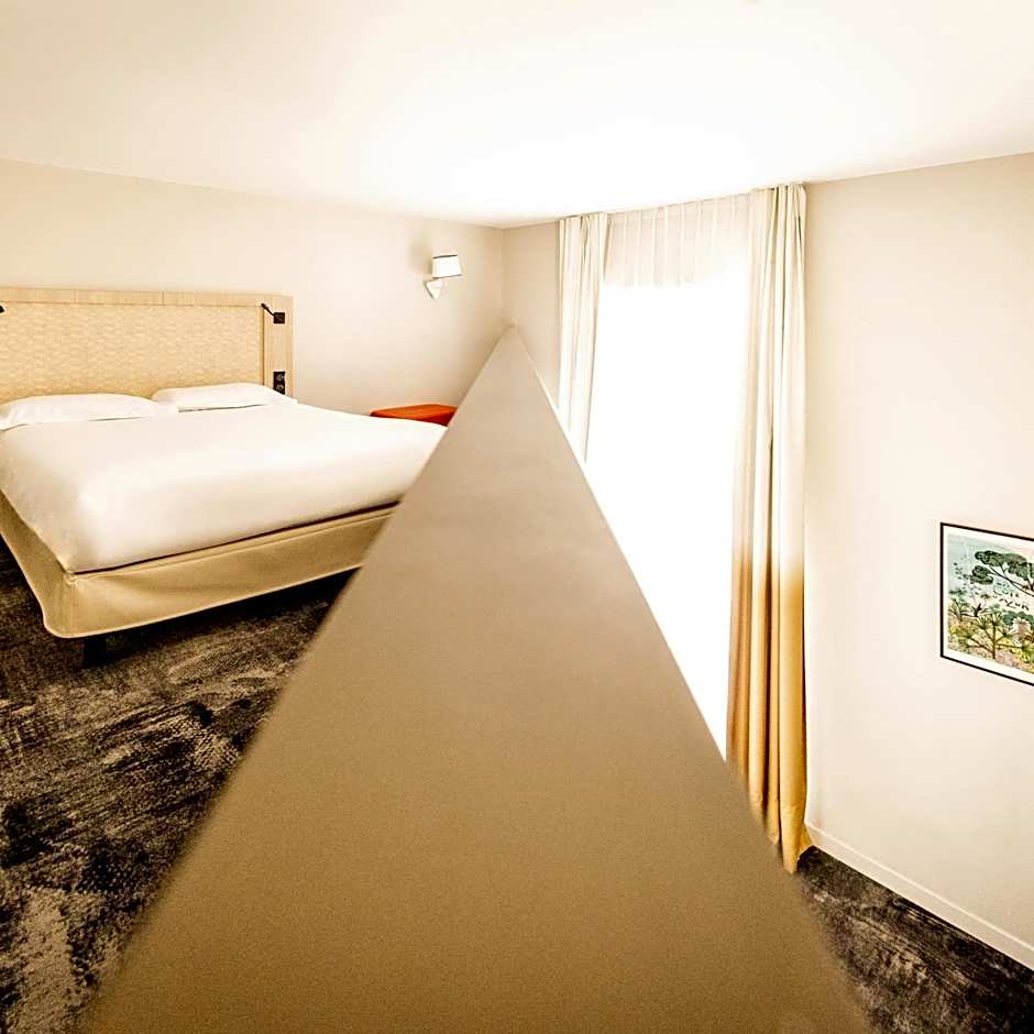 Photo 1 of 6 of Quadruple Room