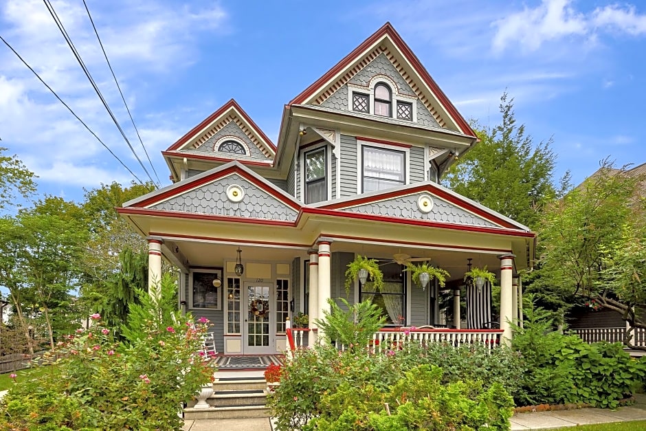 The Inn on Holly