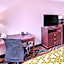Econo Lodge Inn & Suites