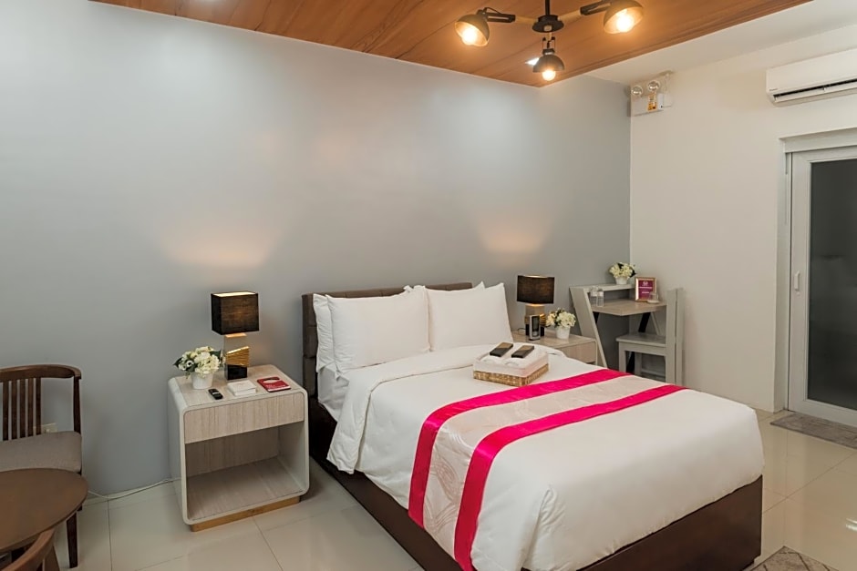 Monica Midtown Suites