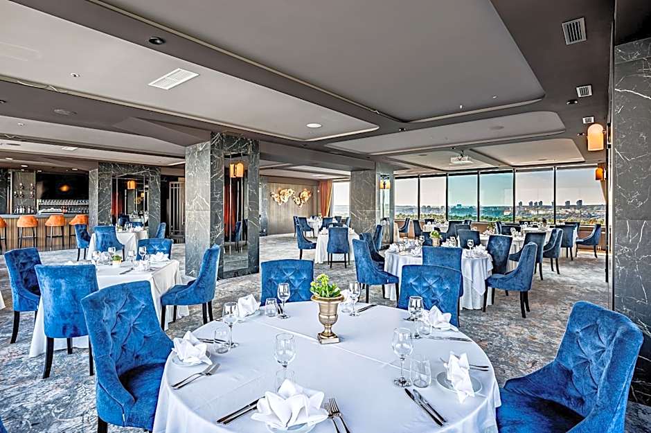 VILNIUS PARK PLAZA HOTEL, Restaurant & Terrace, Panorama Bar, Conference & Banquet Center