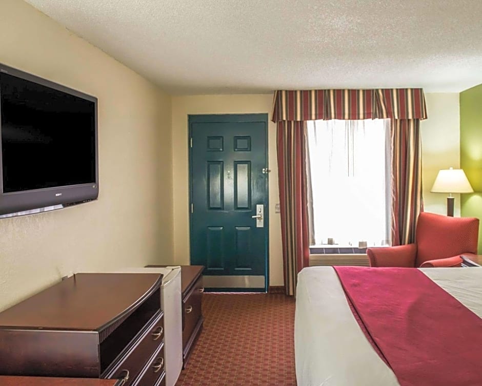 Quality Inn Chipley I-10 at Exit 120