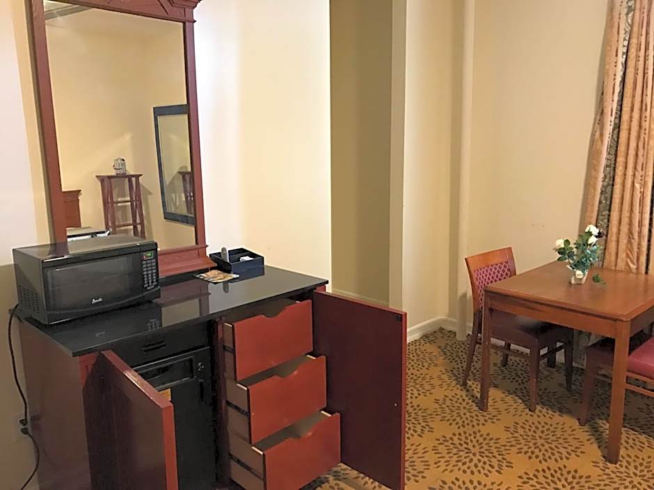 Waterbury Big Apple Motel