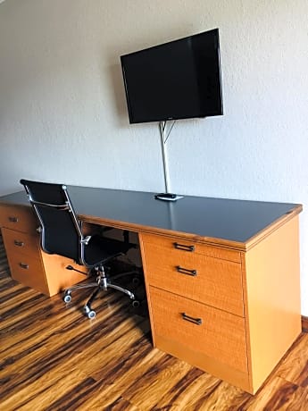Standard Room With Two Double Beds - Pet Friendly - Non-Smoking