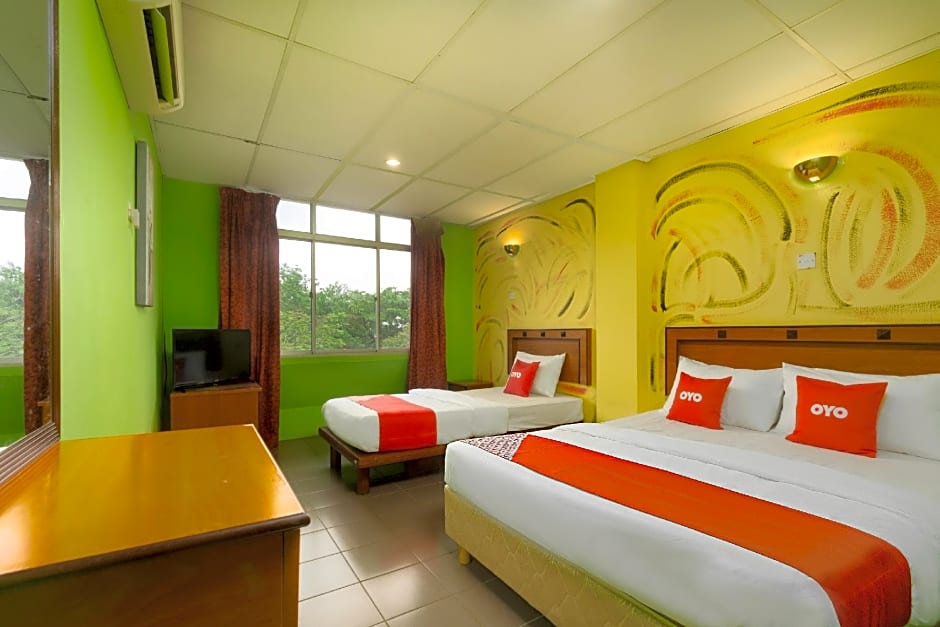 OYO 90929 DJ Hotel