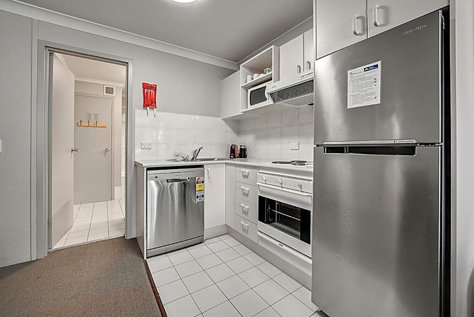 Horizons 201 - Lake Front Studio l Pool l Tennis Court l Bar l WiFi