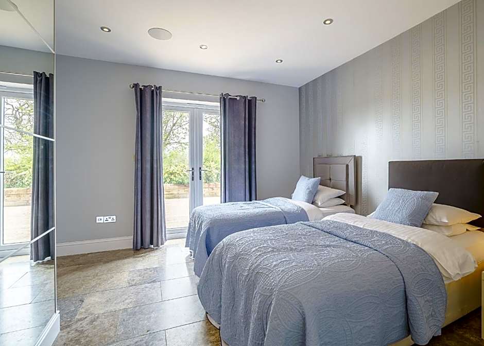 Ladera Retreat Lodges