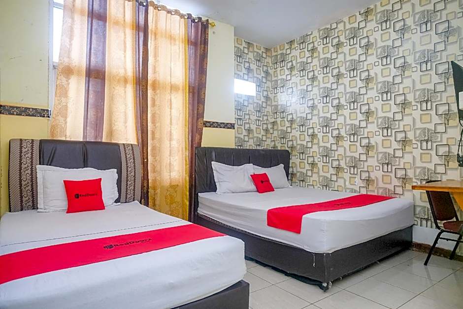 RedDoorz @ Jalan Japaris Medan