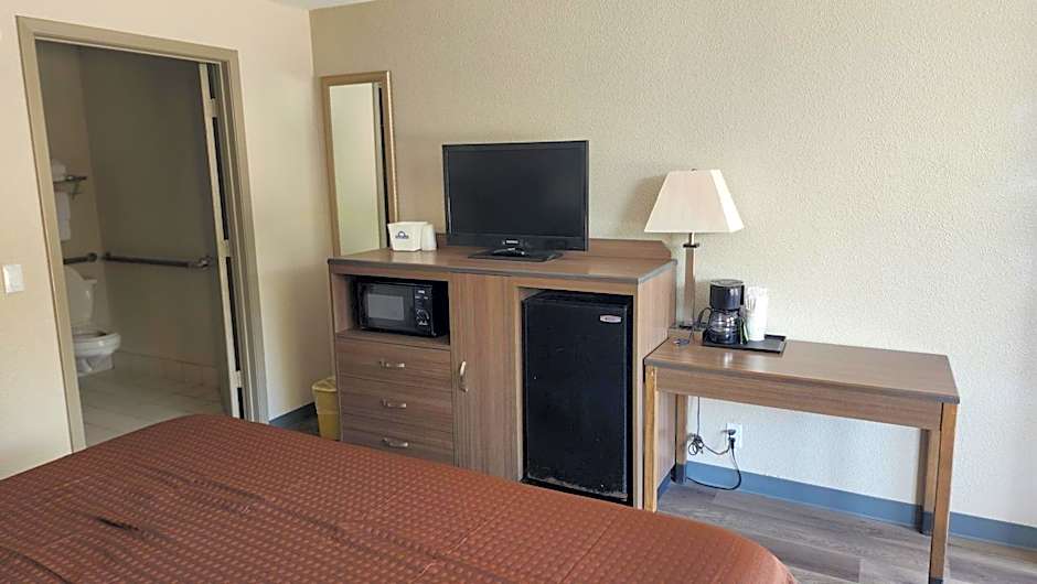 Days Inn by Wyndham Seguin TX