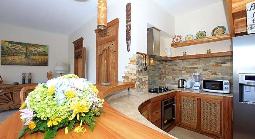 Breezy Point Villas