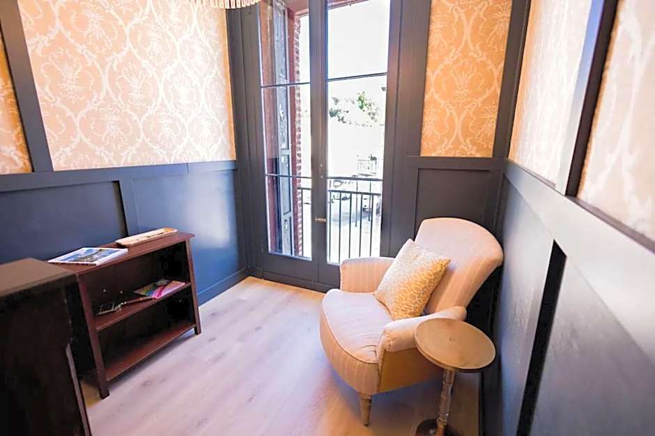 Speakeasy Suites Sleeps 18