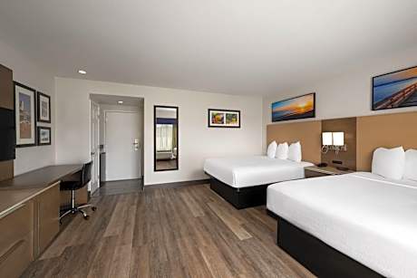 Deluxe Two Queen Beds - Non-Smoking