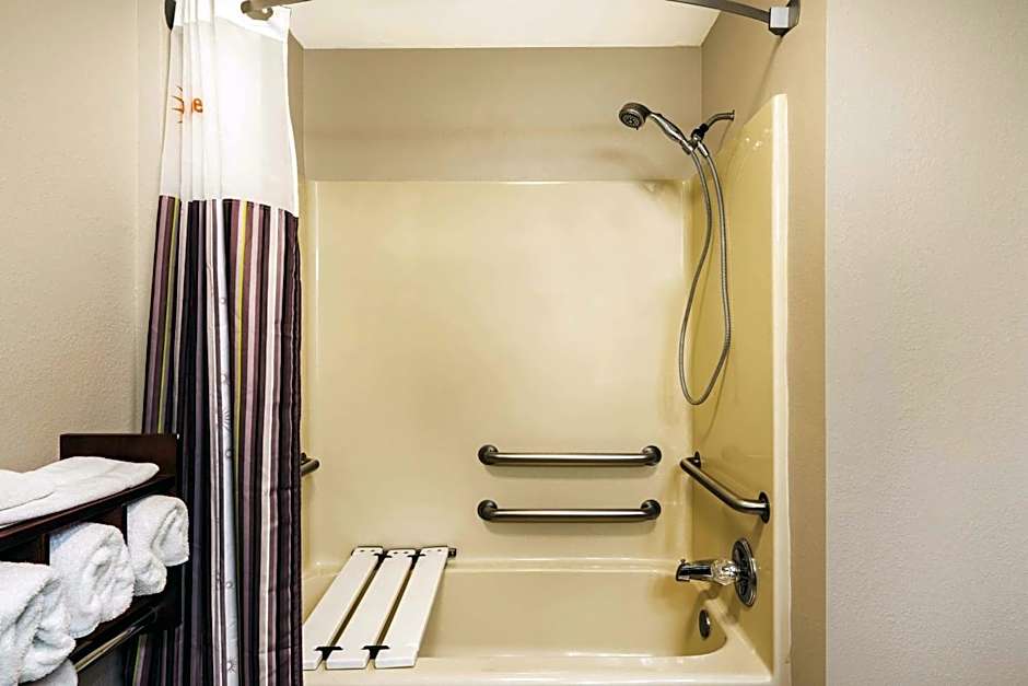 La Quinta Inn & Suites by Wyndham Louisville East