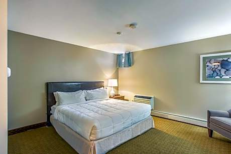 Standard King Room - Top Floor/Non-Smoking