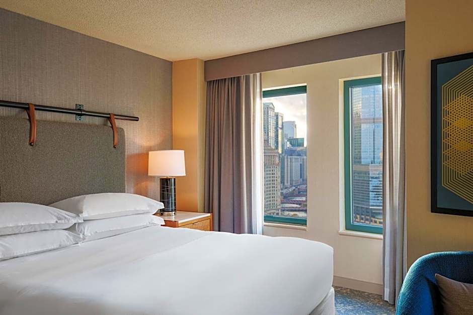 Photo 1 of 13 of Deluxe 1 King Bed, River View