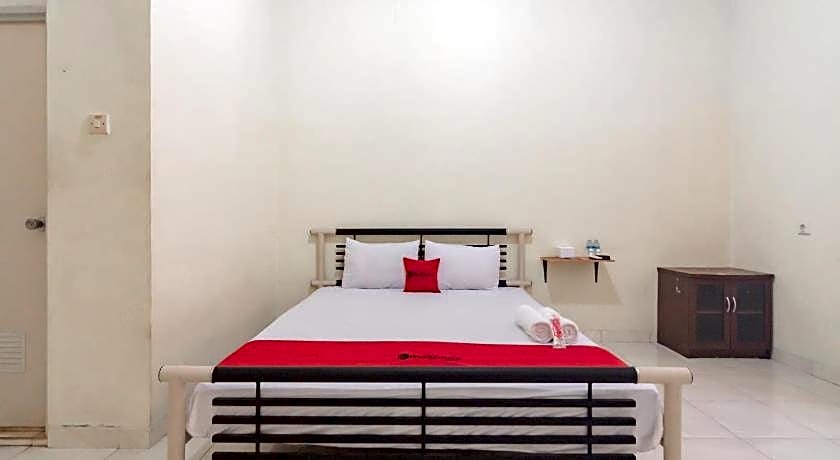 RedDoorz Syariah near Tugu Pandanwangi Cianjur