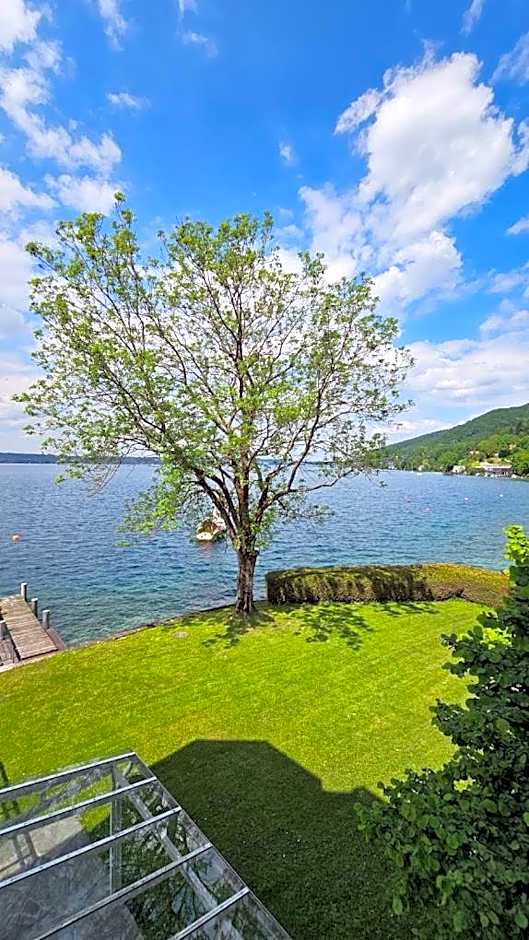 Gasthof mit Seeterasse & Appartements Zur Landeroith