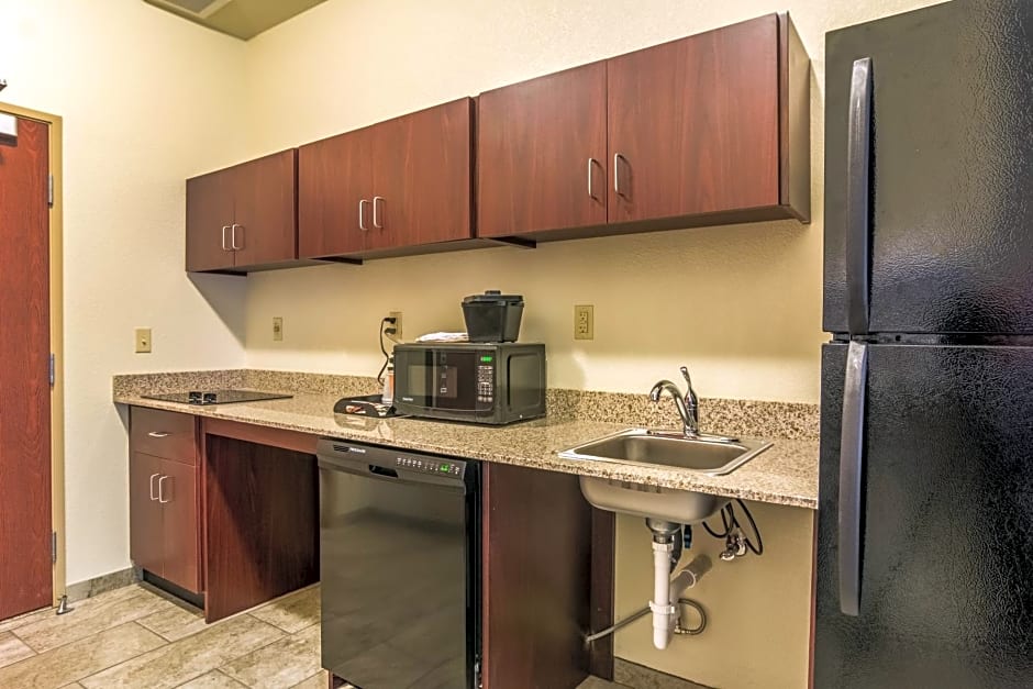 Cobblestone Hotel & Suites - Greenville
