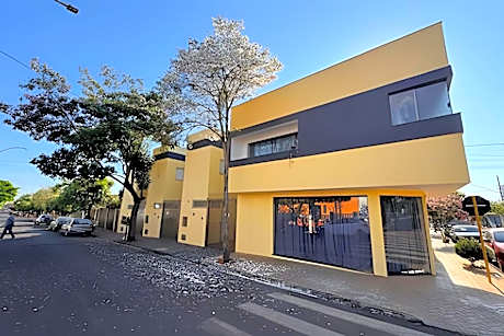 Sobrado com ar e vaga no centro de Ourinhos