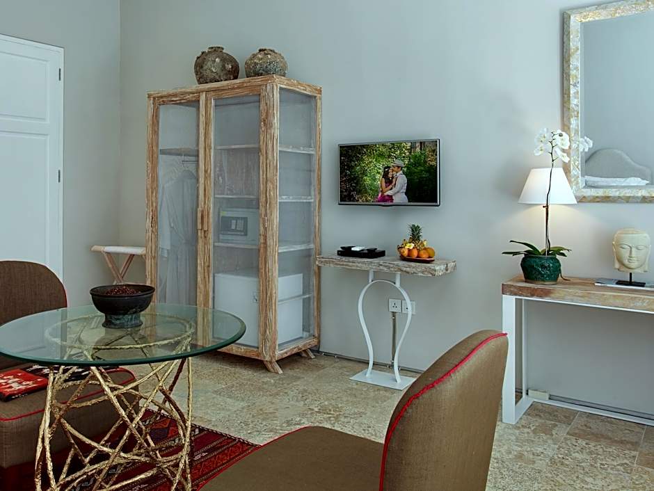 Room & Vespa Suite 4