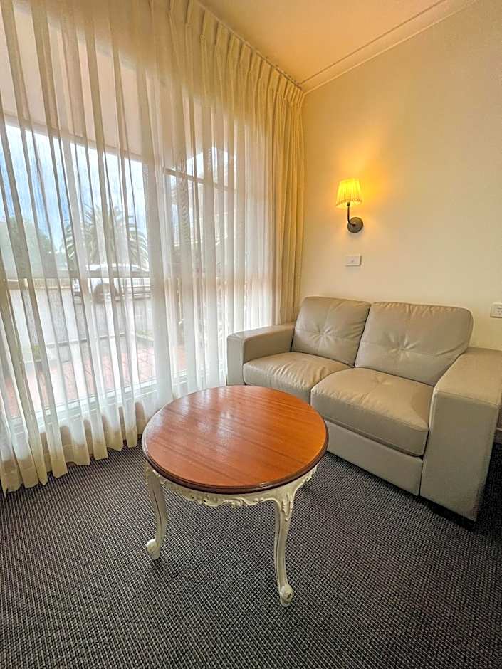 Summerhill Motor Inn - Adults Only