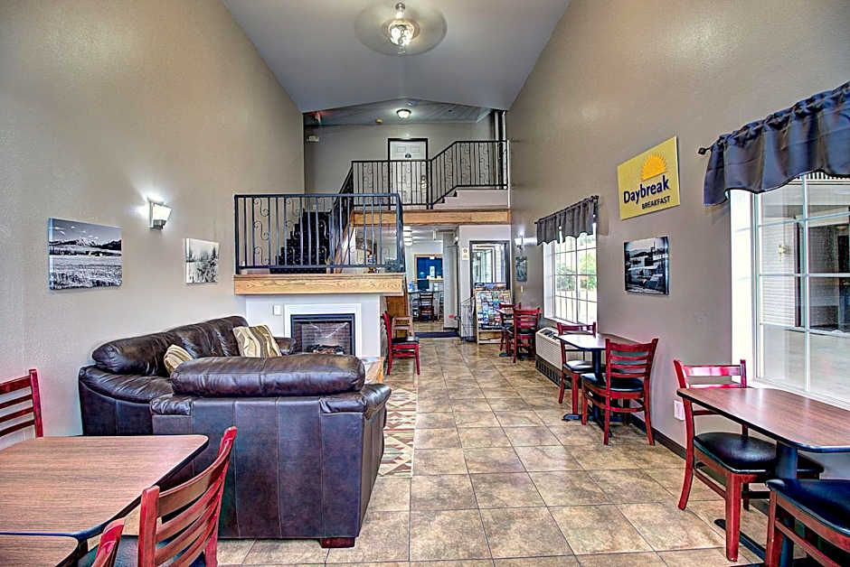 Days Inn & Suites by Wyndham Lolo