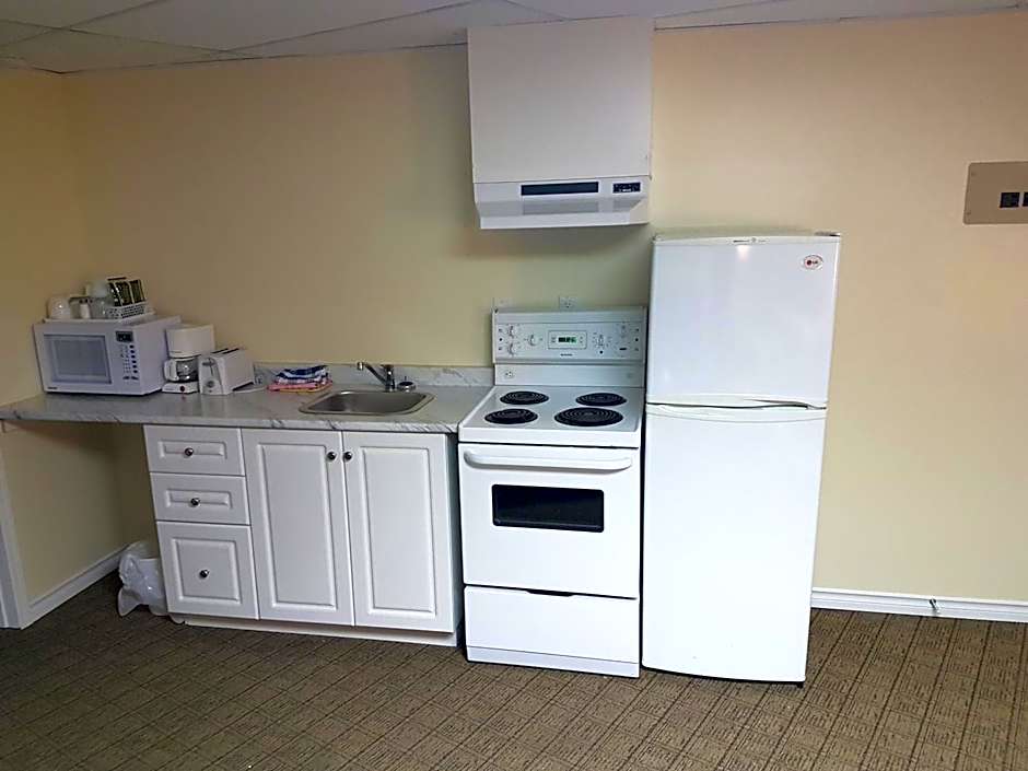 Parkway Motel & European Lodges