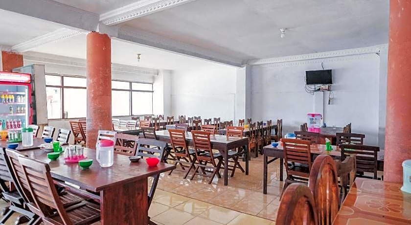 RedDoorz Syariah near Kebun Raya Liwa