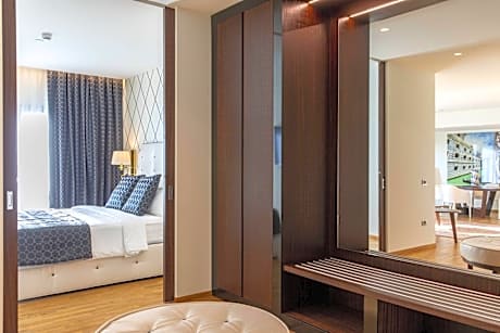 Executive Suite, 1 King, Sofa bed