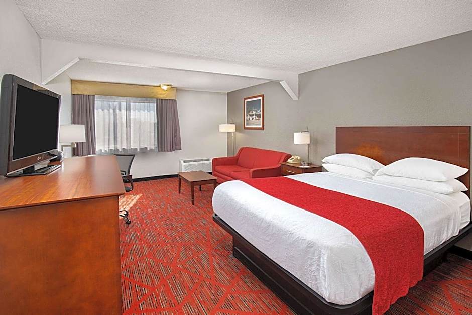 Ramada by Wyndham Bowling Green