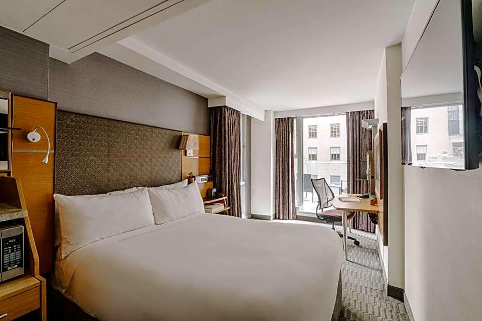 The Jewel, a Club Quarters Hotel, Opposite Rockefeller Center