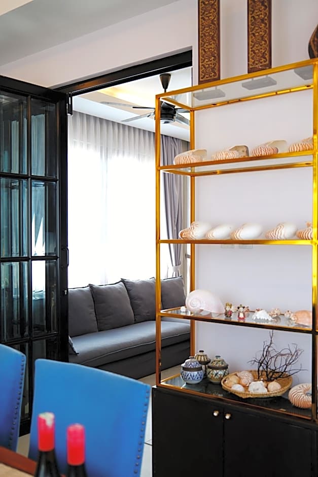 Casa Narrow Villa