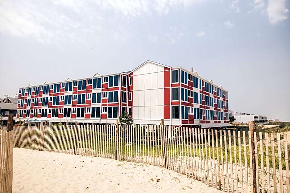 Surf Club Oceanfront Hotel