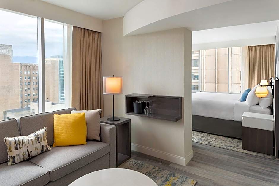 Delta Hotels by Marriott Vancouver Downtown Suites