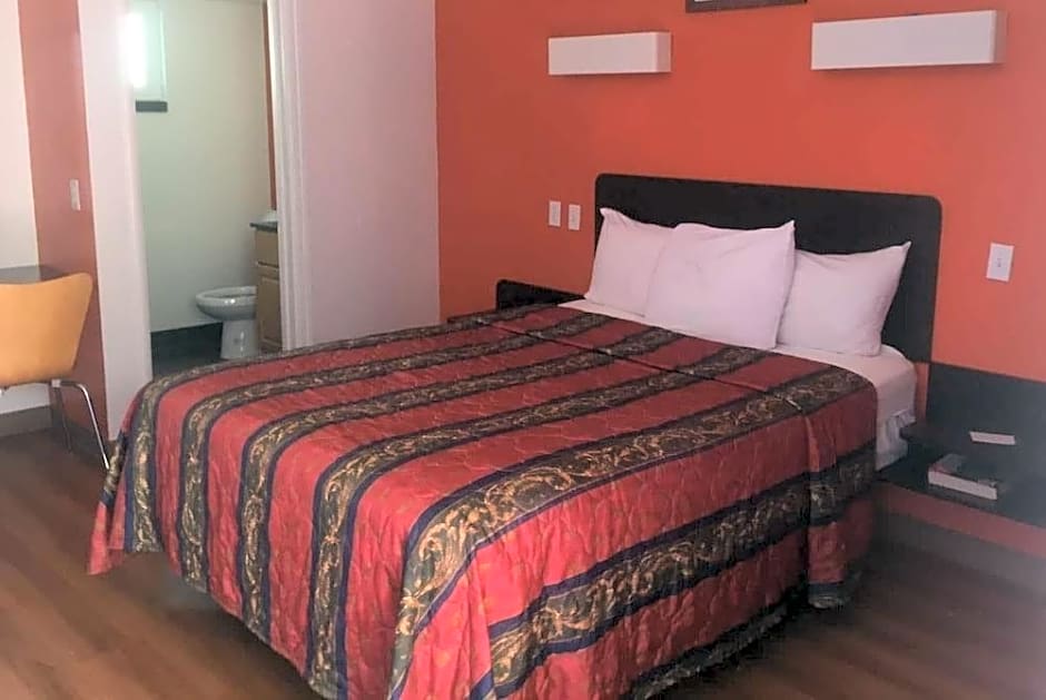Travelodge by Wyndham Sacramento Convention Center