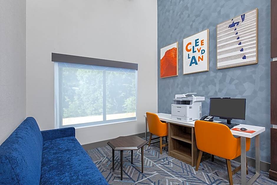 Holiday Inn Express & Suites - Cleveland Northwest By IHG