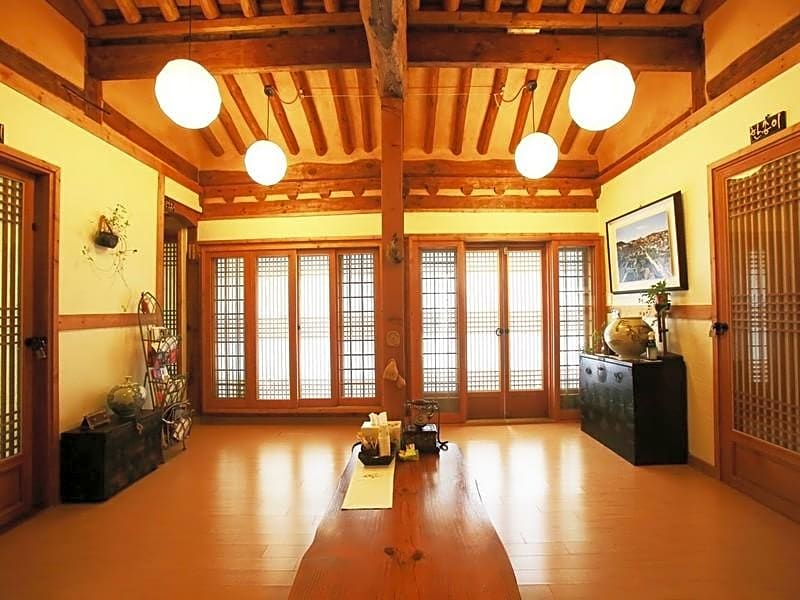 Saekdong Jeogori Hanok Guesthouse Jeonju