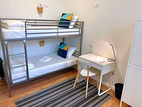 Bunk Bed in Mixed Dormitory Room