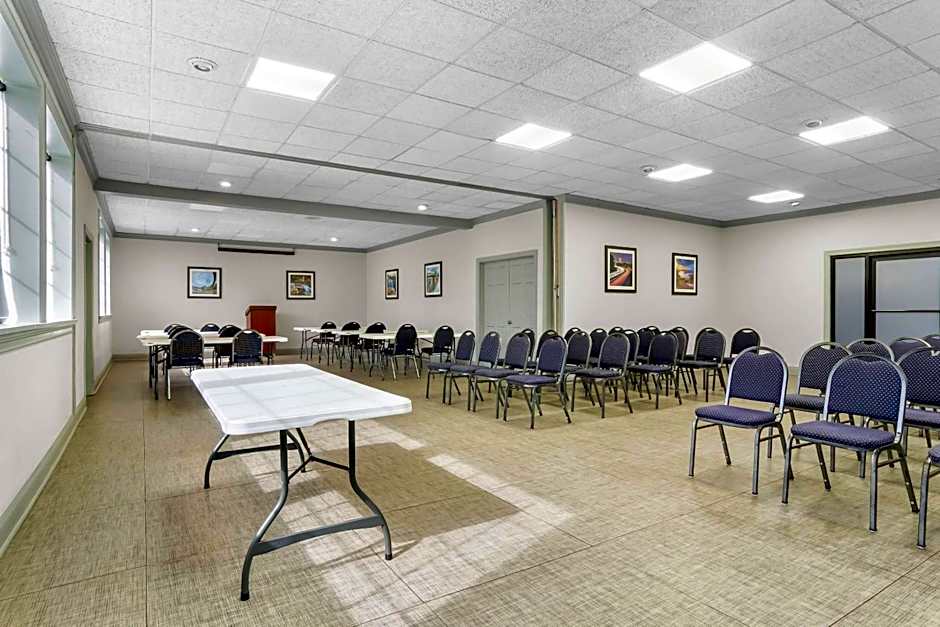 Quality Inn & Suites Greenville - Haywood Mall