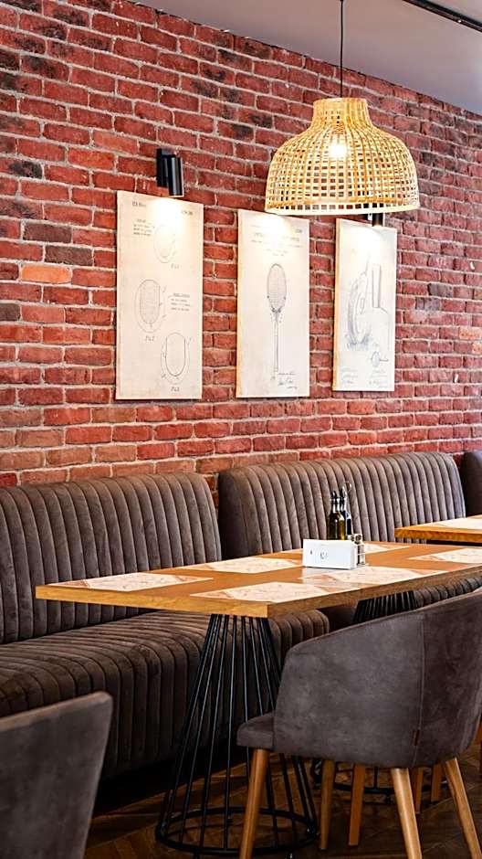 Avenue Hotel