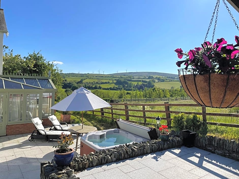 Chalet Superking bed Free Sauna jacuzzi