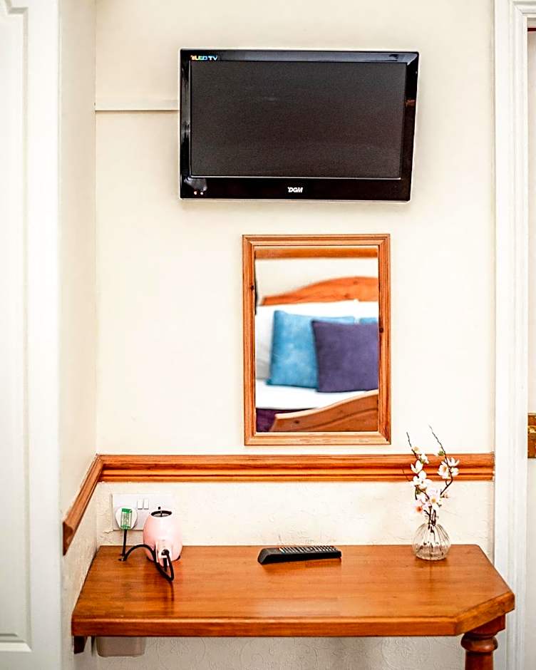 Trivelles Waterhall Country Gatwick Hotel & airport parking