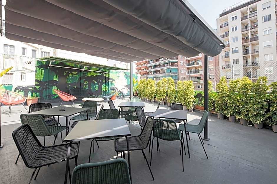 No Limit Hostel Graffiti