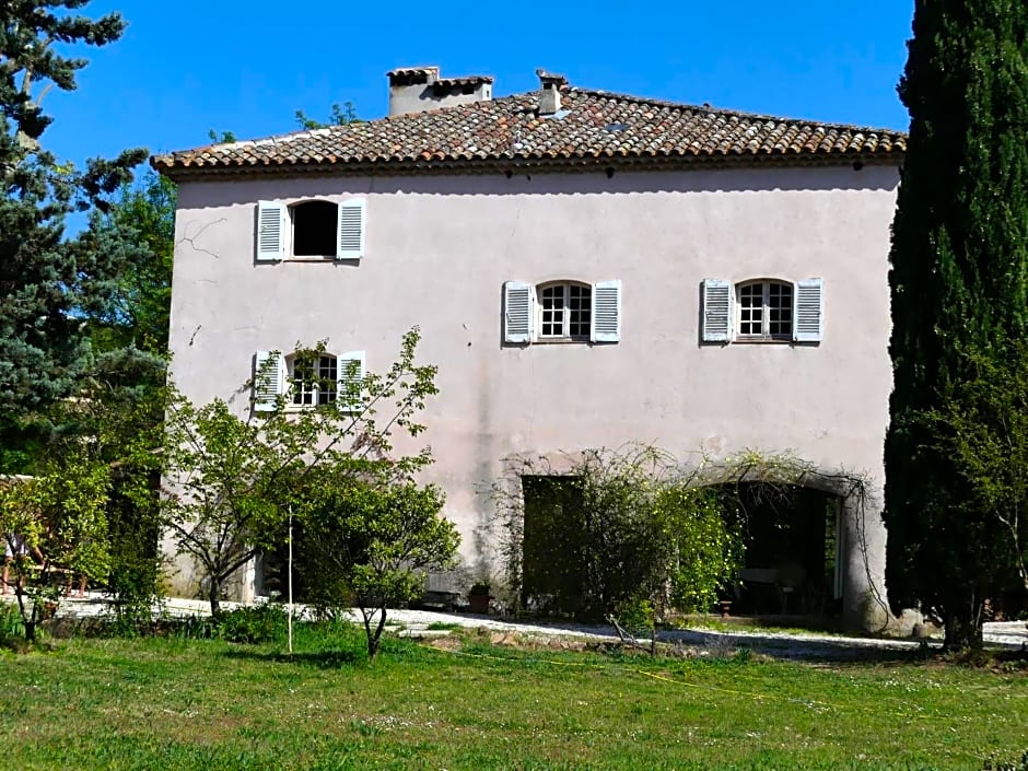 Le charme d'une vieille bastide provençale