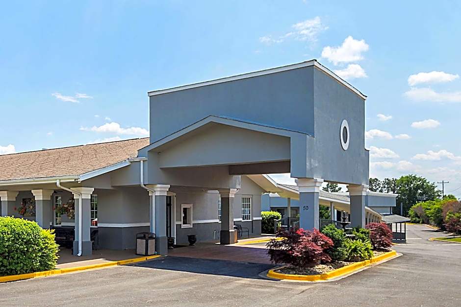 Quality Inn & Suites Greenville - Haywood Mall