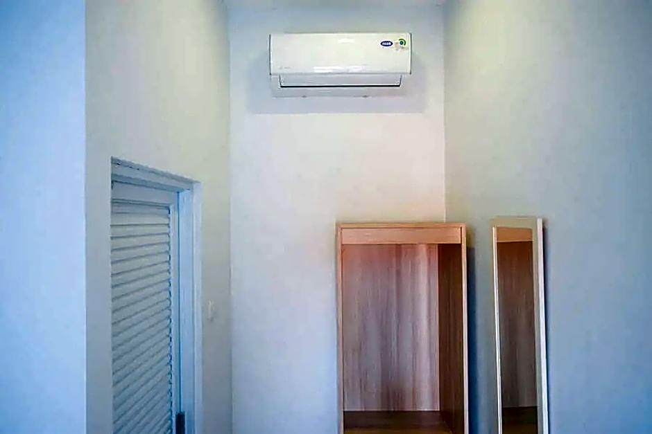 RedDoorz near Kawasan Simpang Lima Area