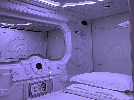 Jianpuke Space Capsule Backpacker Hostel