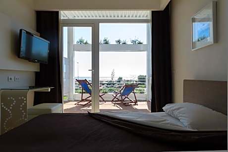 Double or Twin Room with Sea View